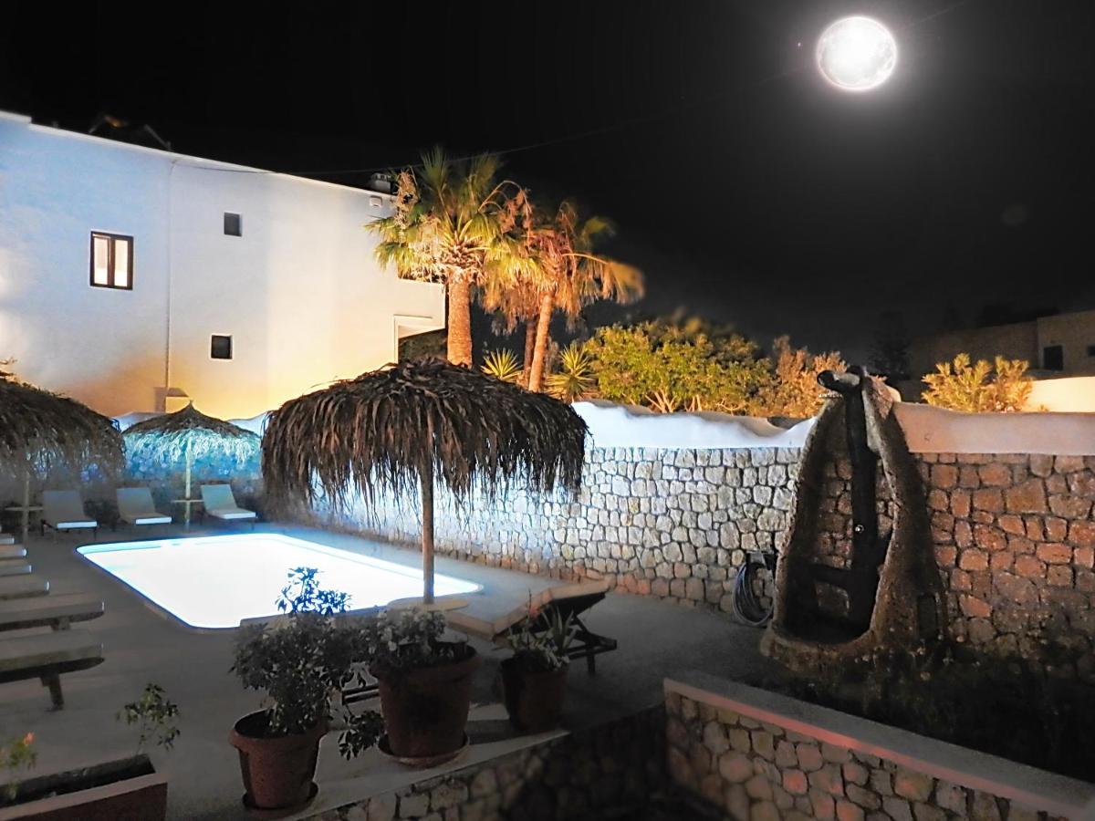 Avraki Hotel Kamári Exterior foto